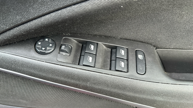 Vauxhall Crossland 1.2 Design 5dr Petrol Hatchback